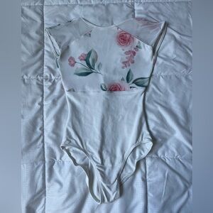 So Danca Leo fits like CL White NEW